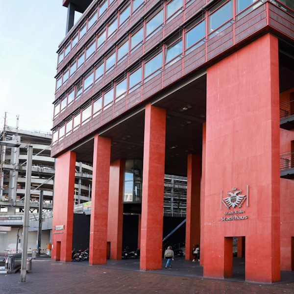 Ein Haus mit Sanierungsbedarf: Blick auf den Westteil des Technischen Rathauses. Der Mietvertrag läuft nur noch einige Jahre.