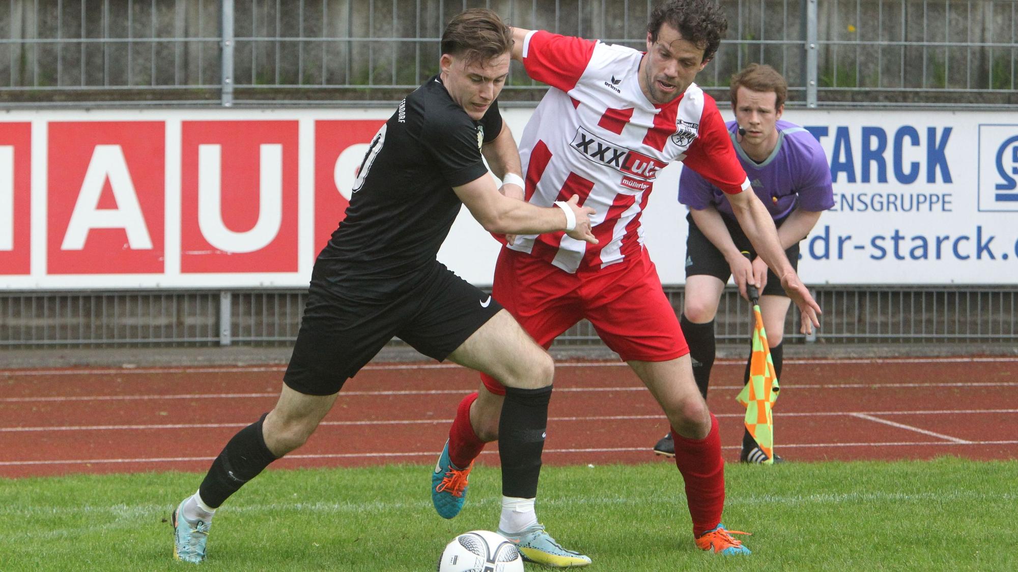 Robin Schmidt (rechts) vom FC Hennef 05