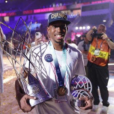 TJ Shorts II von den Telekom Baskets