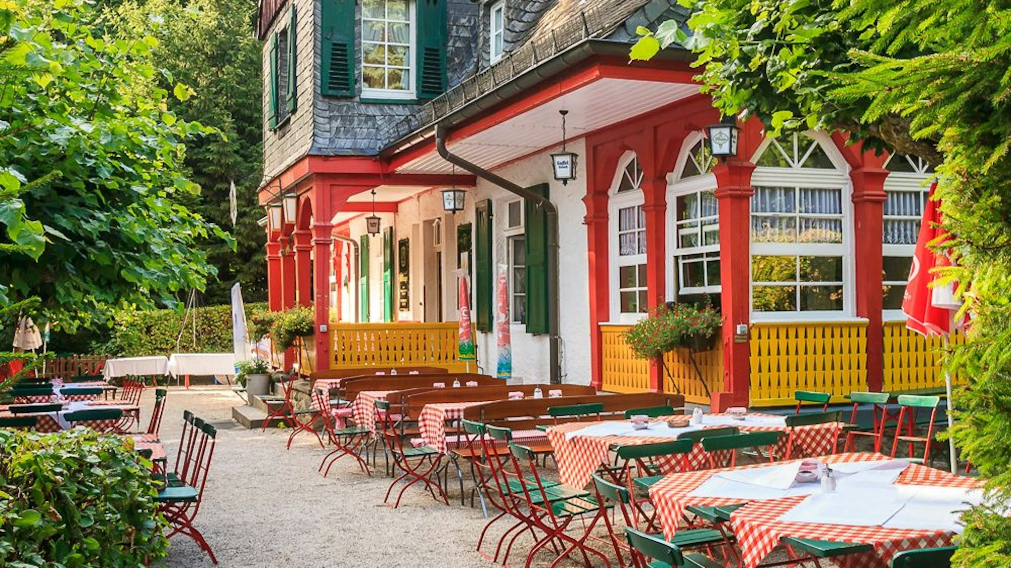 Einkehrhaus Waidmannsruh im Sommer, Siebengebirge