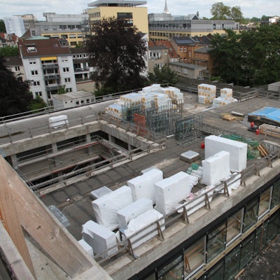 Die Rathausbaustelle am Nogenter Platz von oben.