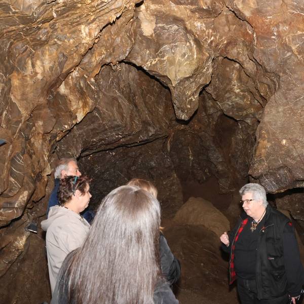 Probeführung durch die Aggertalhöhle mit Dr. Sylvia-Kathrin Tanneberger.