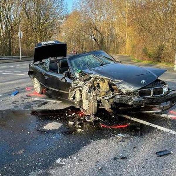 Der BMW des mutmaßlichen Unfallverursachers