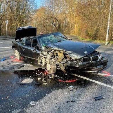 Der BMW des mutmaßlichen Unfallverursachers