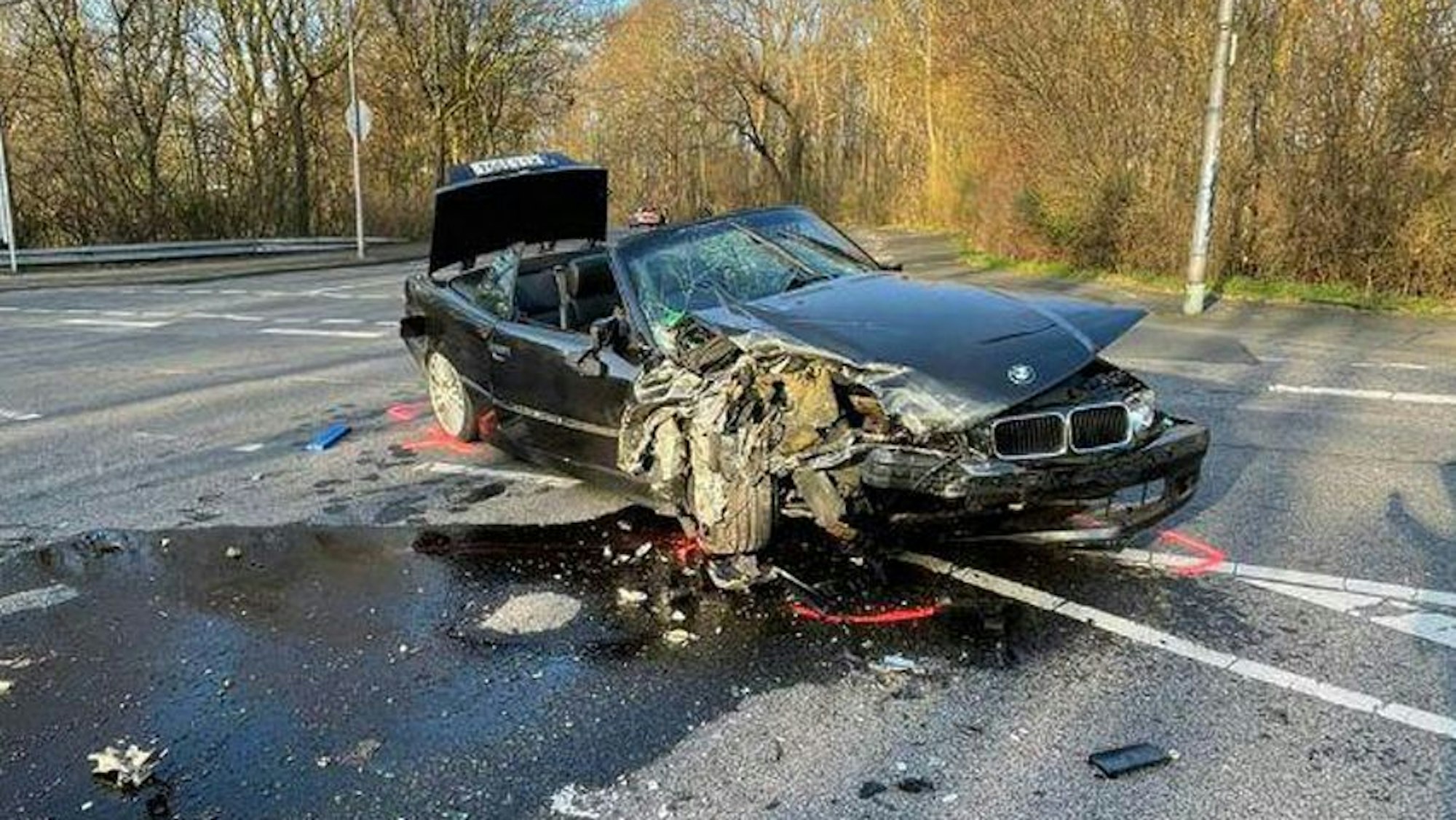 Der BMW des mutmaßlichen Unfallverursachers