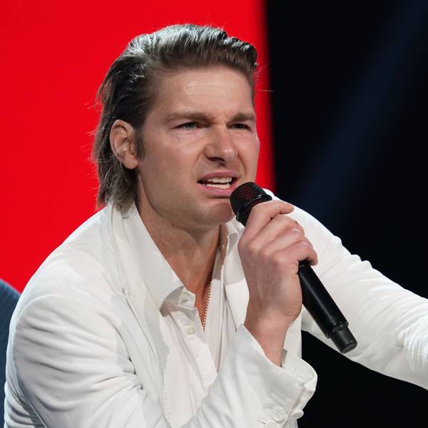 Influencer Jeremy Fragance spricht auf der Red Stage auf der Digital-Messe OMR in den Messehallen. Wegen sexistischer Aussagen steht er nun in der Kritik.