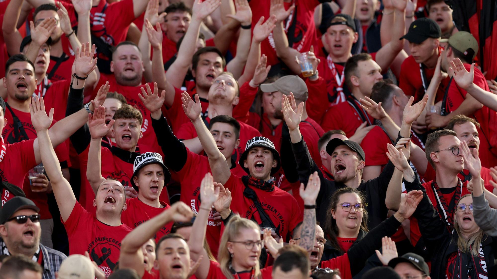 Bayer 04-Fans beim Hinspiel vor einer Woche in Rom.