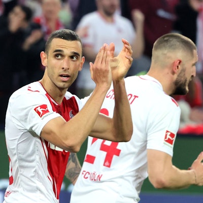 1.FC Köln vs. Hertha BSC Berlin, 32. Spieltag, 12.05.2023, 20.30 Uhr, von links: Ellyes Skhiri, Jeff Chabot (1. FC Köln), Bild: Herbert Bucco