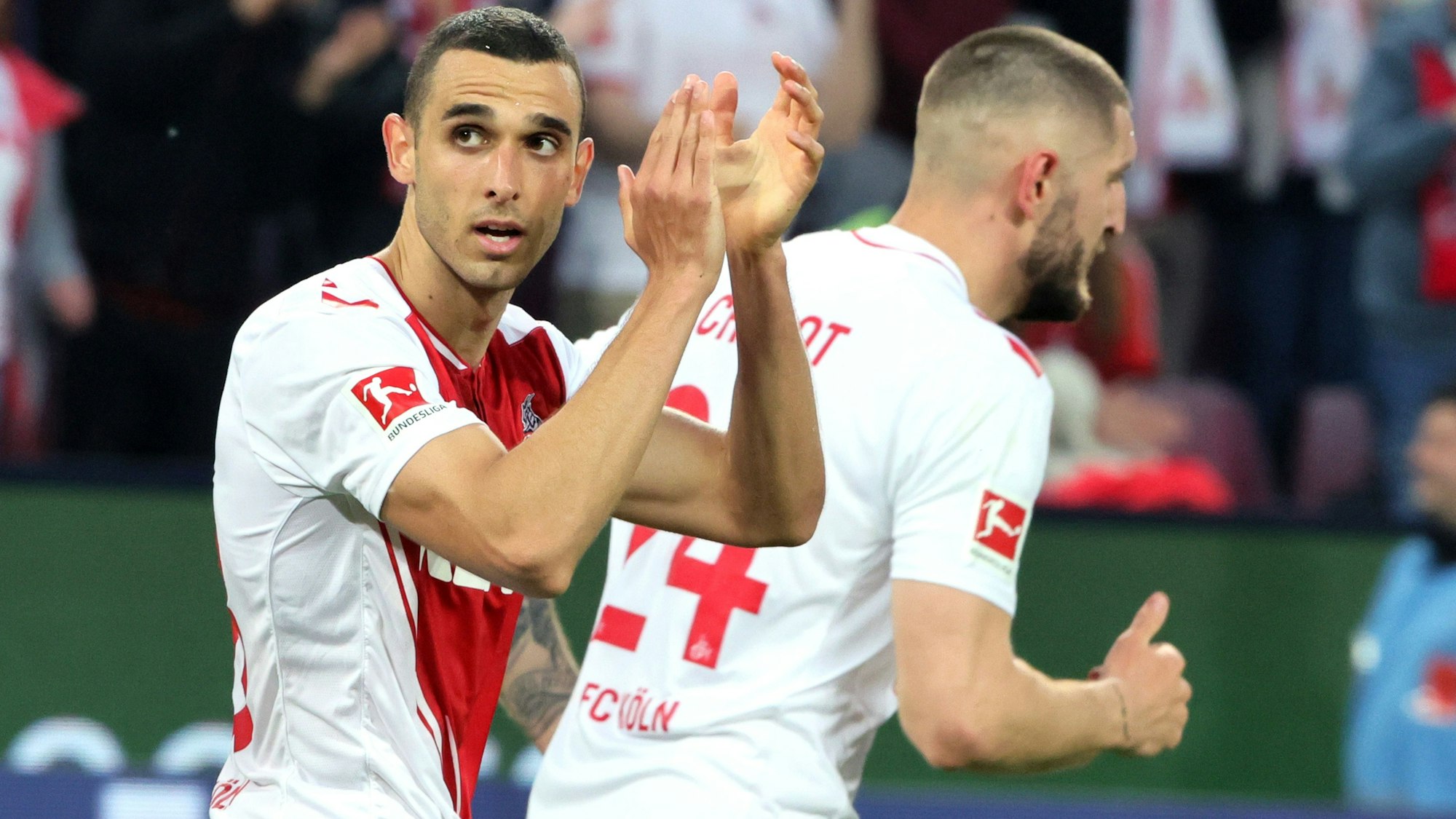 1.FC Köln vs. Hertha BSC Berlin, 32. Spieltag, 12.05.2023, 20.30 Uhr, von links: Ellyes Skhiri, Jeff Chabot (1. FC Köln), Bild: Herbert Bucco