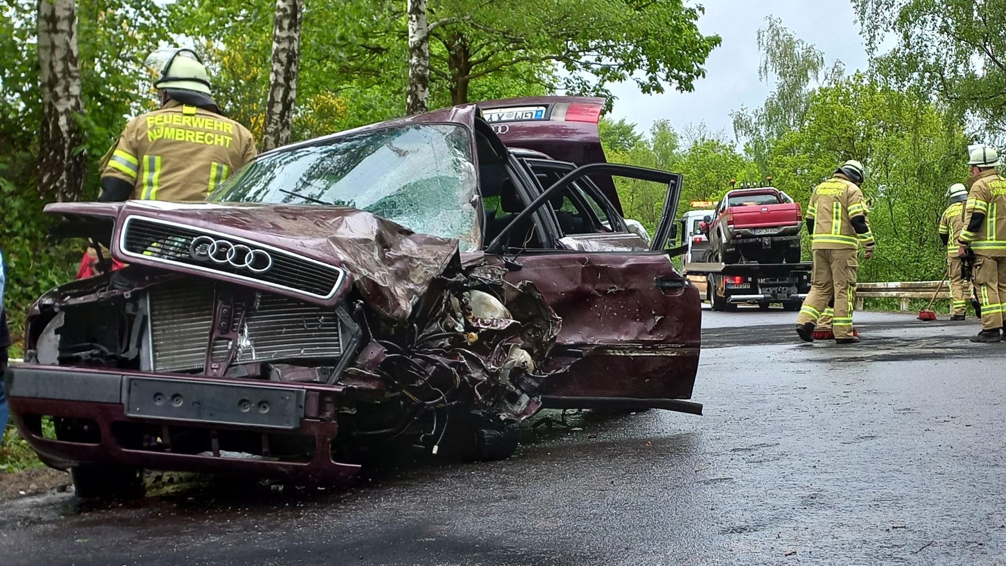 Die Feuerwehr ist mit den Einheiten Oberelben und Nümbrecht im Einsatz.