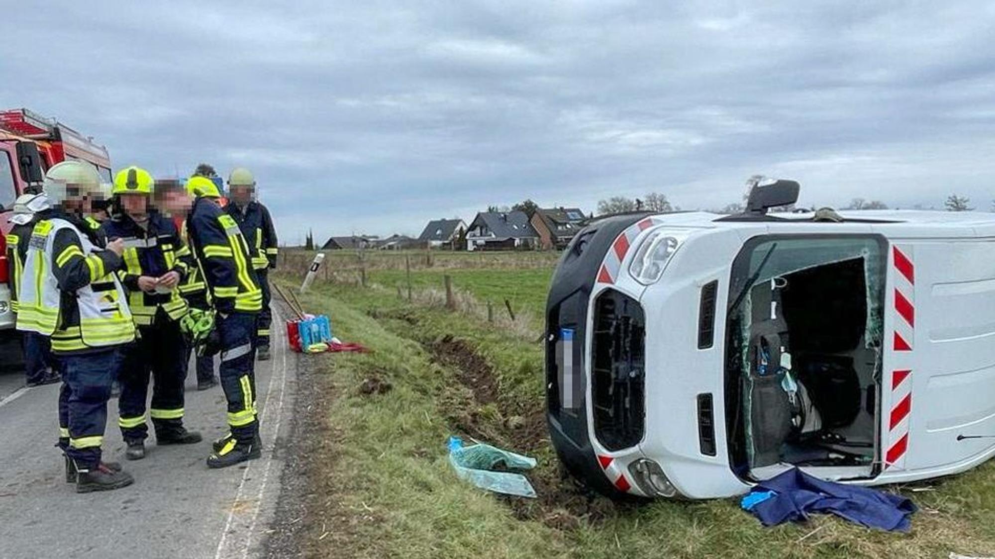Ein verunglücktes Fahrzeug am 16.03.2023 nach einem Unfall zwischen Todenfeld und Hilberath in Rheinbach. Foto Copyright: Petra Reuter