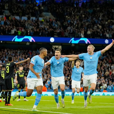 Manuel Akanji (l-r), Ruben Dias und Erling Haaland von Manchester City jubeln über das Tor zum 3:0. Foto: Jon Super/AP/dpa +++ dpa-Bildfunk +++