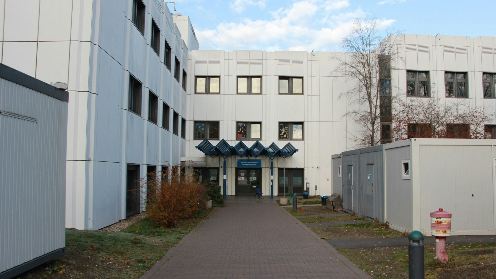 Es ist die Zentrale Unterbringung für Flüchtlinge in Sankt Augustin zu sehen.