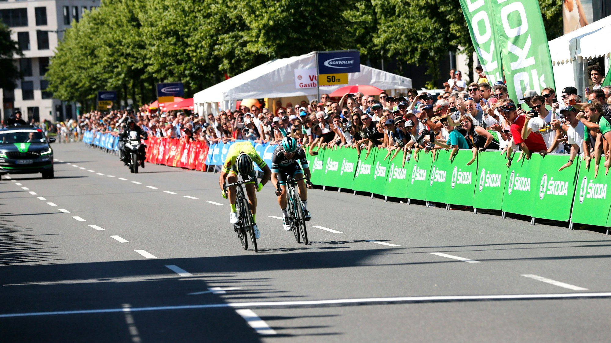 Beim Eliterennen starten am Sonntag um 10.40 Uhr 21 Teams im Rheinauhafen