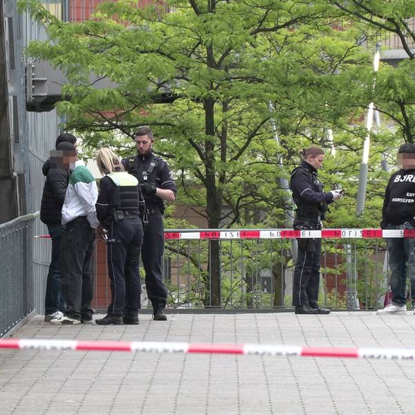 Nach der Messerattacke in der Nähe des Polizeipräsidiums wurden in Kalk am Dienstagabend mehrere Jugendliche kontrolliert.