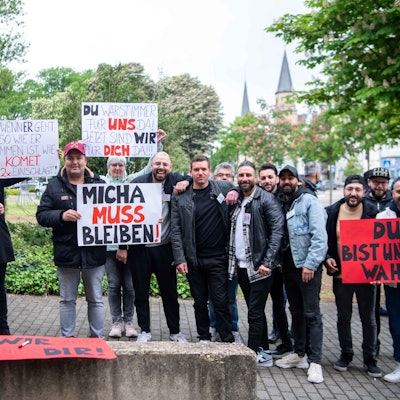 Die dm-Mitarbeitenden hatten Plakate für Michael Betke gestaltet.