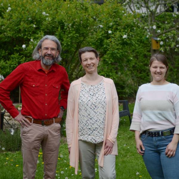 Es ist die neue Sprecherin der Grünen-Ratsfraktion Euskirchen, Dr. Simone Galliat, mit dem Sprecher und der Sprecherin des Ortsverbandes, Dr. Thomas Keßeler und Sabine Repschläger zu sehen.