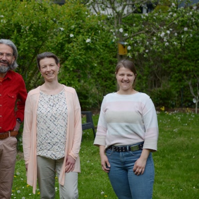 Es ist die neue Sprecherin der Grünen-Ratsfraktion Euskirchen, Dr. Simone Galliat, mit dem Sprecher und der Sprecherin des Ortsverbandes, Dr. Thomas Keßeler und Sabine Repschläger zu sehen.