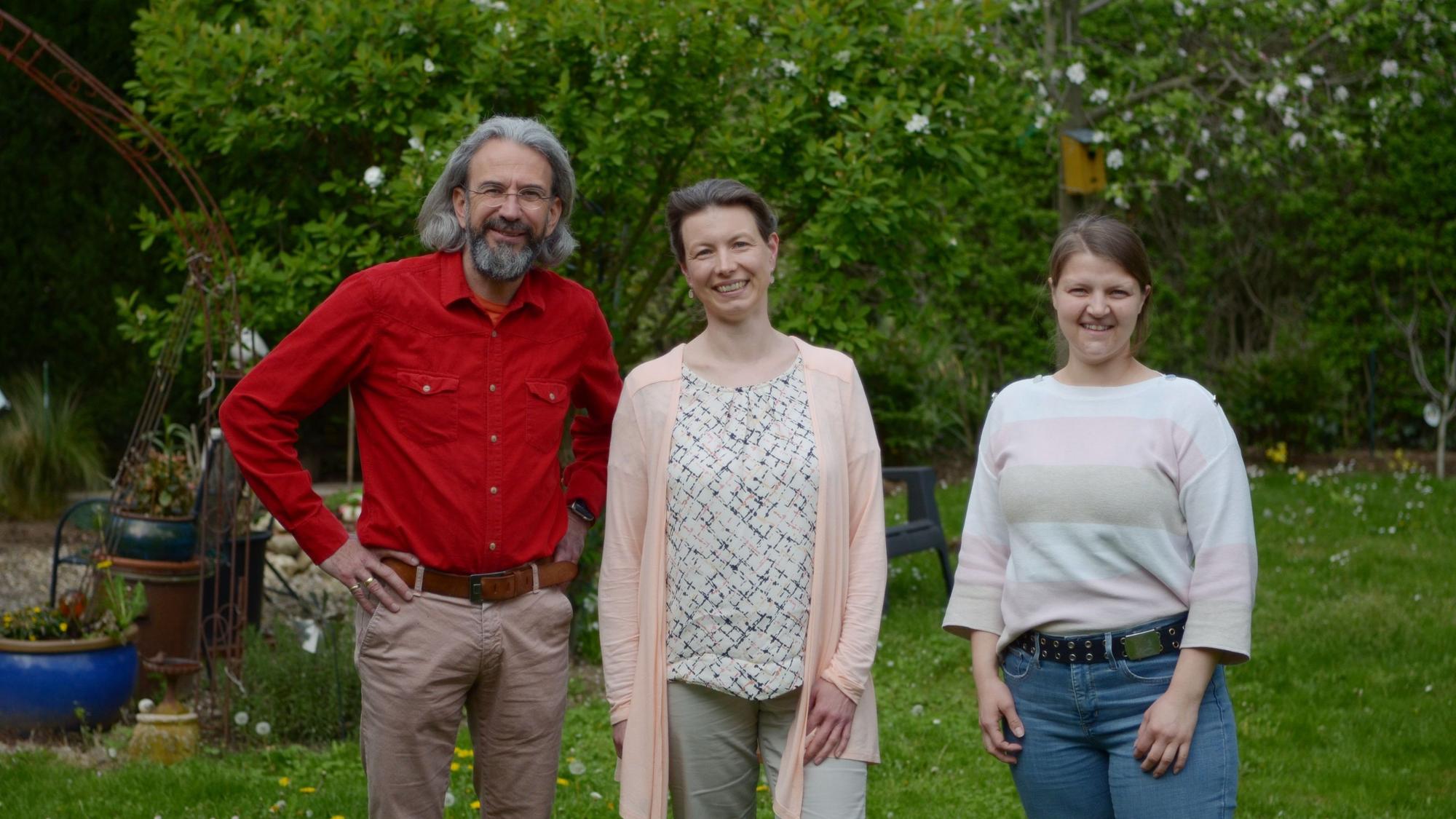 Es ist die neue Sprecherin der Grünen-Ratsfraktion Euskirchen, Dr. Simone Galliat, mit dem Sprecher und der Sprecherin des Ortsverbandes, Dr. Thomas Keßeler und Sabine Repschläger zu sehen.