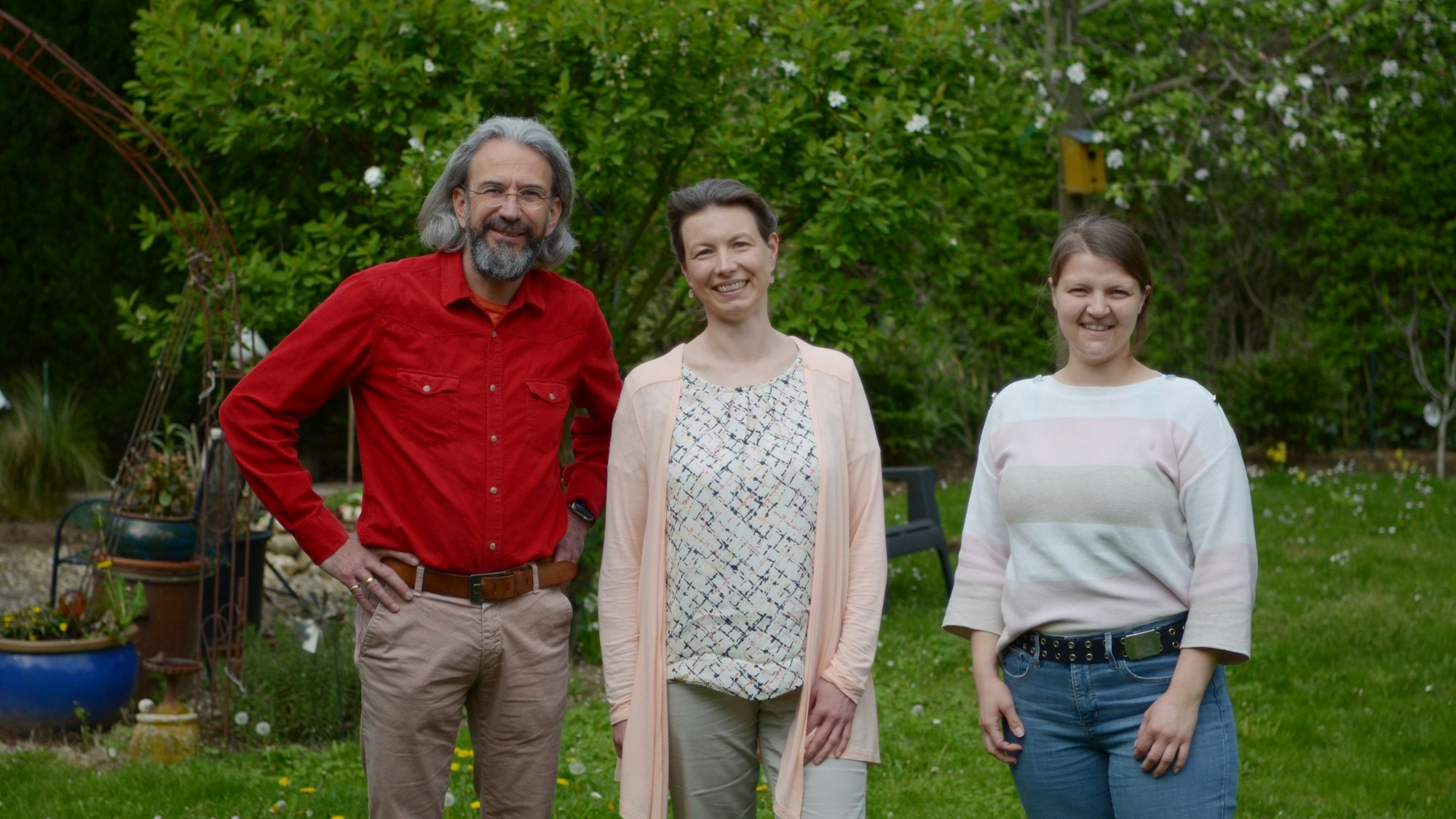 Es ist die neue Sprecherin der Grünen-Ratsfraktion Euskirchen, Dr. Simone Galliat, mit dem Sprecher und der Sprecherin des Ortsverbandes, Dr. Thomas Keßeler und Sabine Repschläger zu sehen.