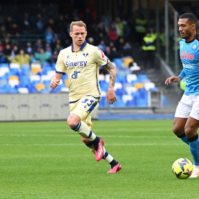 Napoli's Brazilian defender Juan Jesus (R) is challenged by Hellas Verona's Slovakian midfielder Ondrej Duda (L) during the Italian Serie A football match between Napoli and Hellas Verona at the Maradona stadium in Naples, on April 15, 2023. (Photo by Andreas SOLARO / AFP)