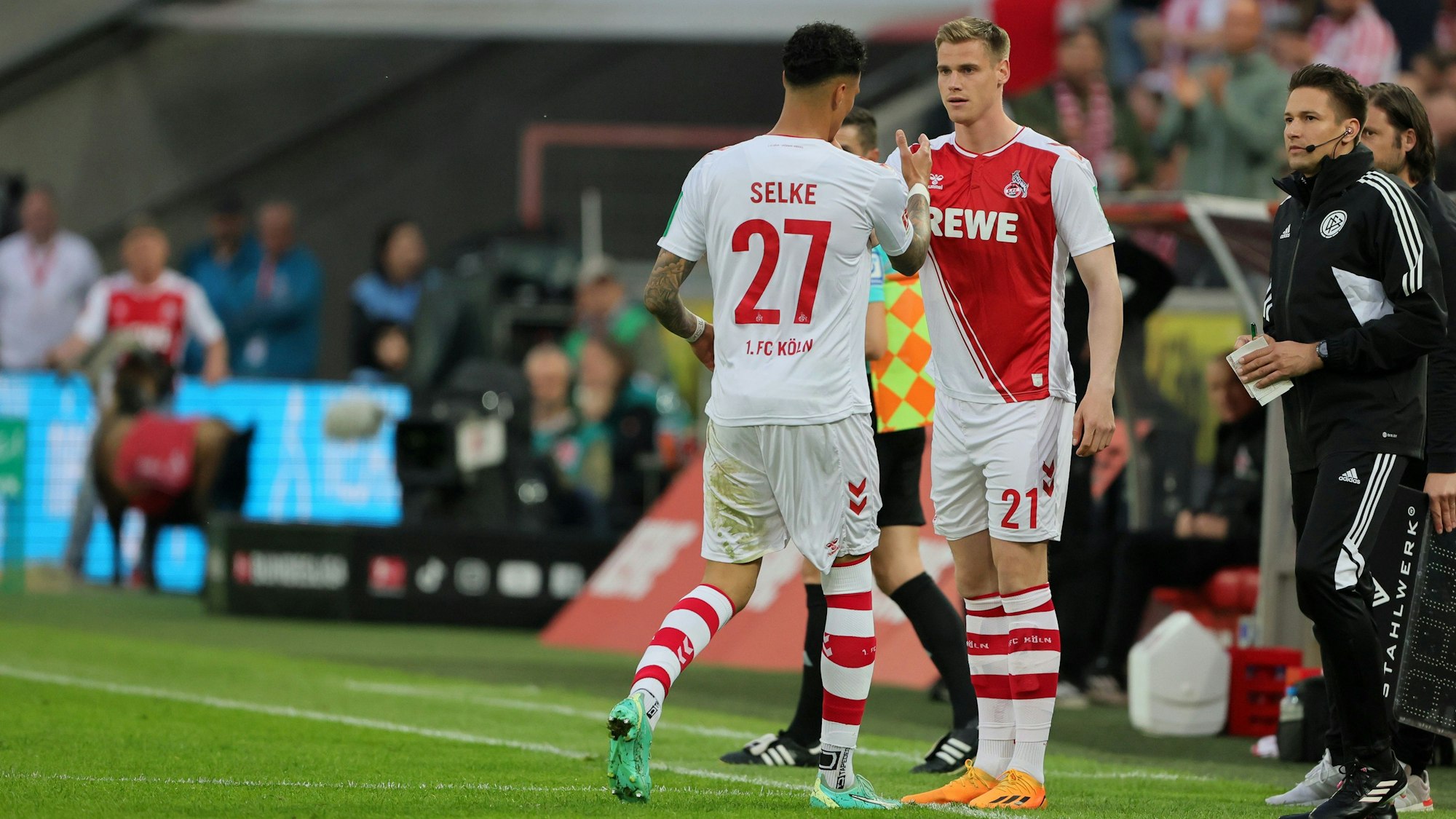 1.FC Köln vs. Hertha BSC Berlin, 32. Spieltag, 12.05.2023, 20.30 Uhr, Wechsel Steffen Tigges für Davie Selke (1. FC Köln), Bild: Herbert Bucco