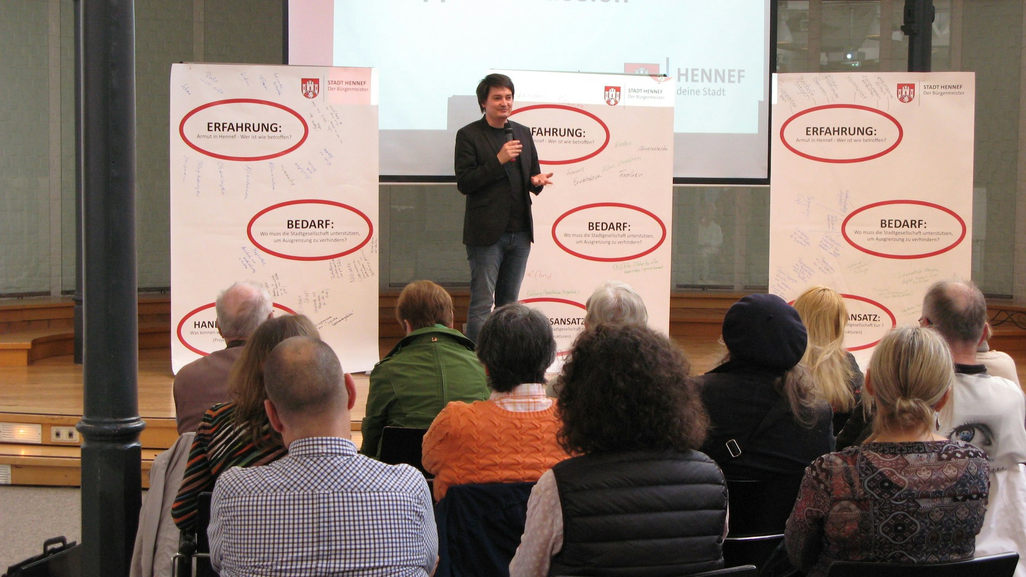 Es ist Bürgermeister Mario Dahm zu sehen.