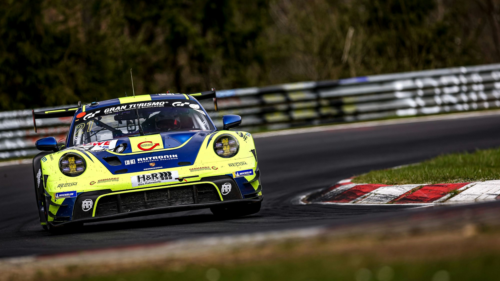 Beim 24-Stunden-Rennen gehen mehr als 400 Fahrer an den Start.