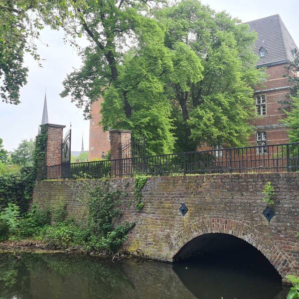 Brücke am Bedburger Schloss.