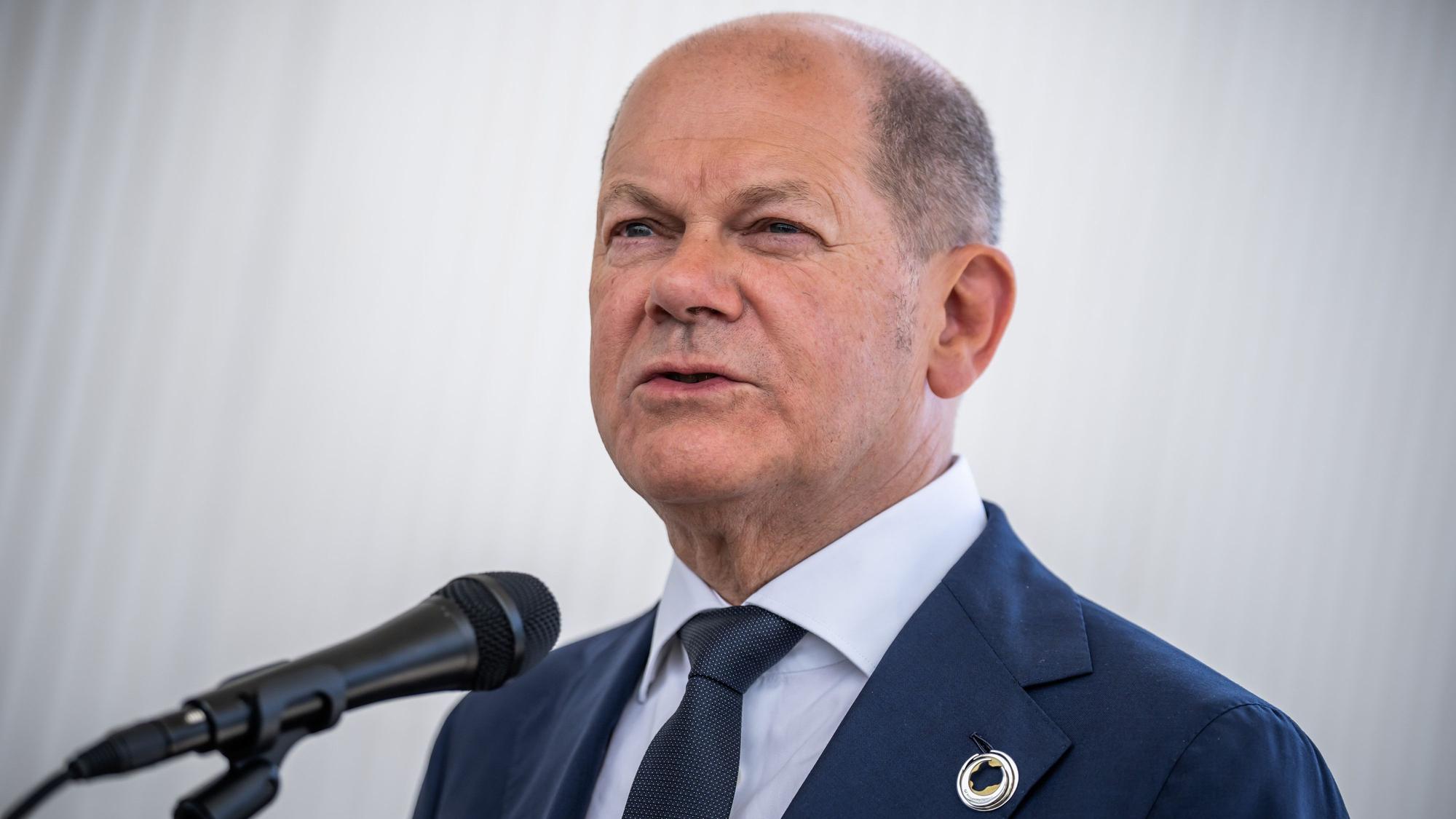 Bundeskanzler Olaf Scholz (SPD) spricht bei einem Pressestatement vor Abschluss des G7-Gipfel.