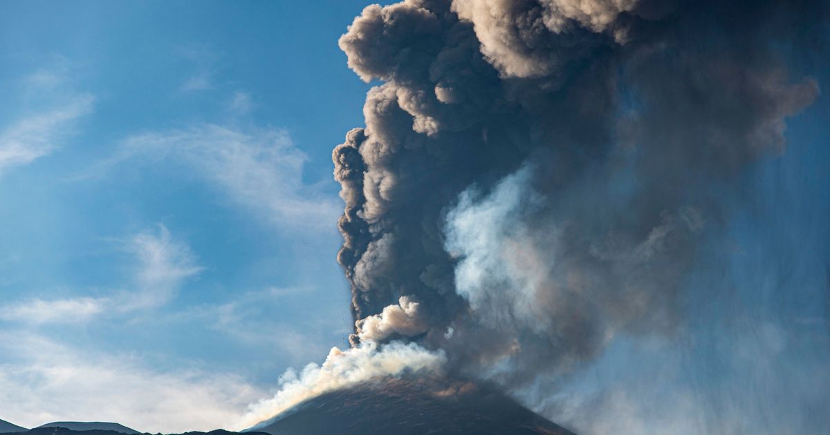 Italy on edge: Forest fire at Lake Garda – Mount Etna causes flight chaos ...