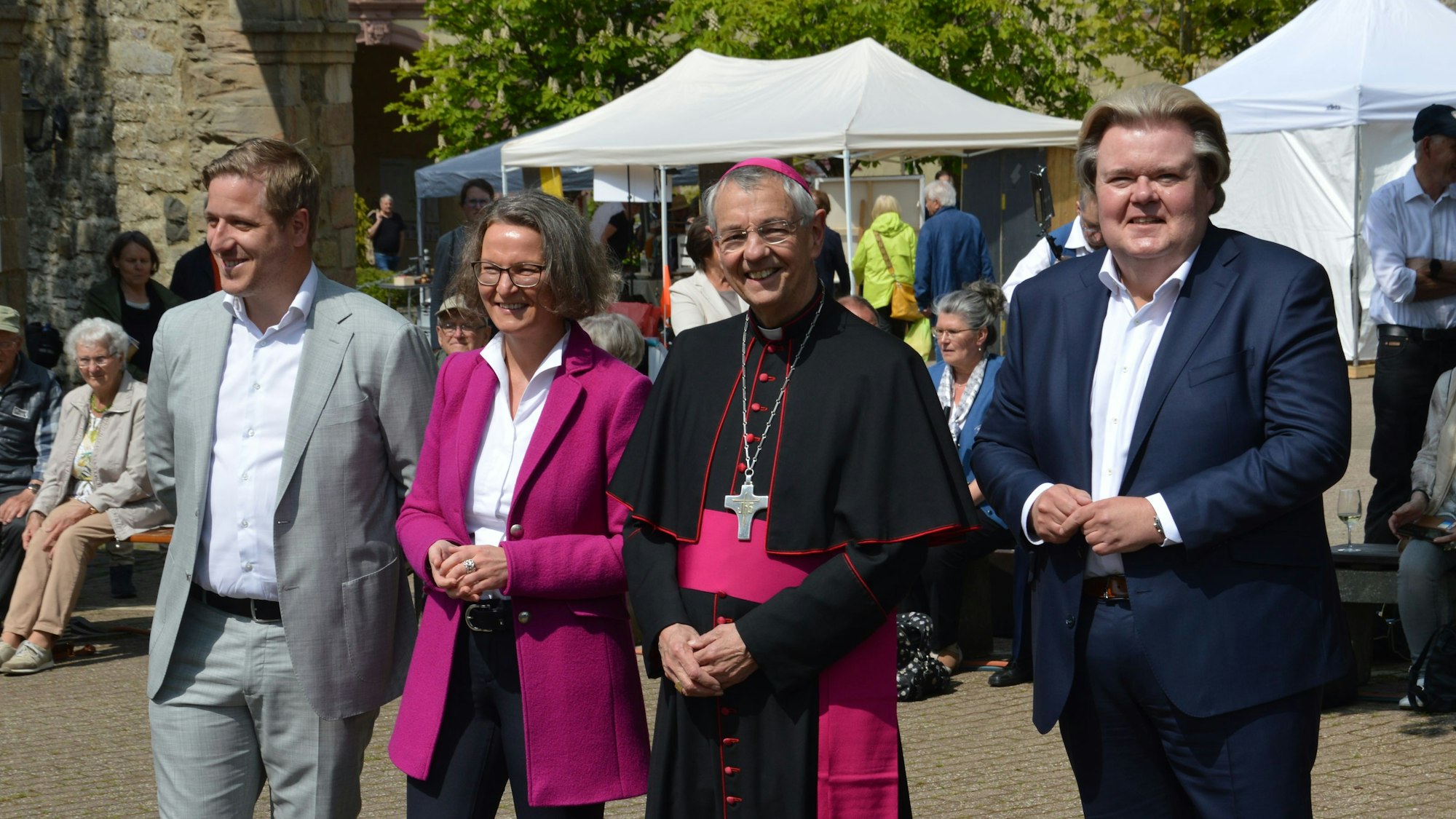 Prominenter Besuch beim Hermann-Josef-Fest: Markus Ramers (v.l.), Ina Scharrenbach, Dr. Ludwig Schick und Klaus Voussem (MdL).
