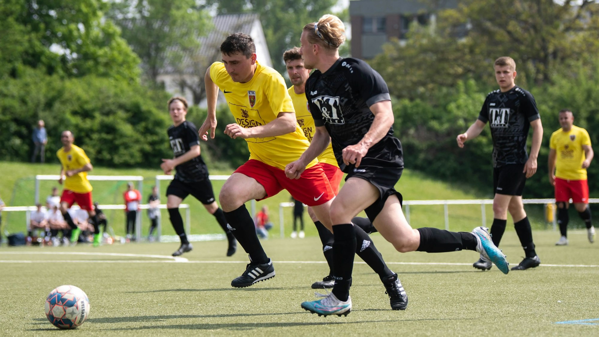 Ein Sieg fehlt der JSG Erft Euskirchen, hier Luc-Seal Roggendorf gegen den ETSC, noch zum Aufstieg.