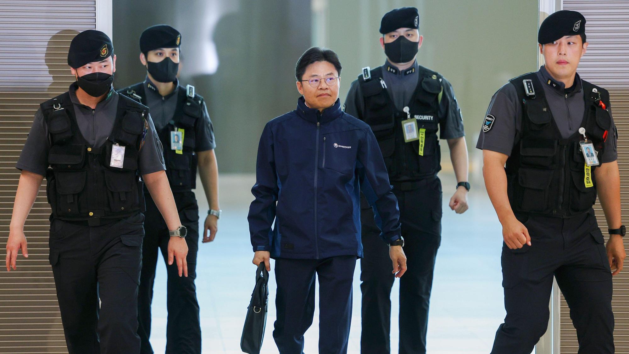 Yoo Guk-hee (M), Fukushima-Inspektion und Leiter der Kommission für nukleare Sicherheit, kommt am internationalen Flughafen Incheon an.