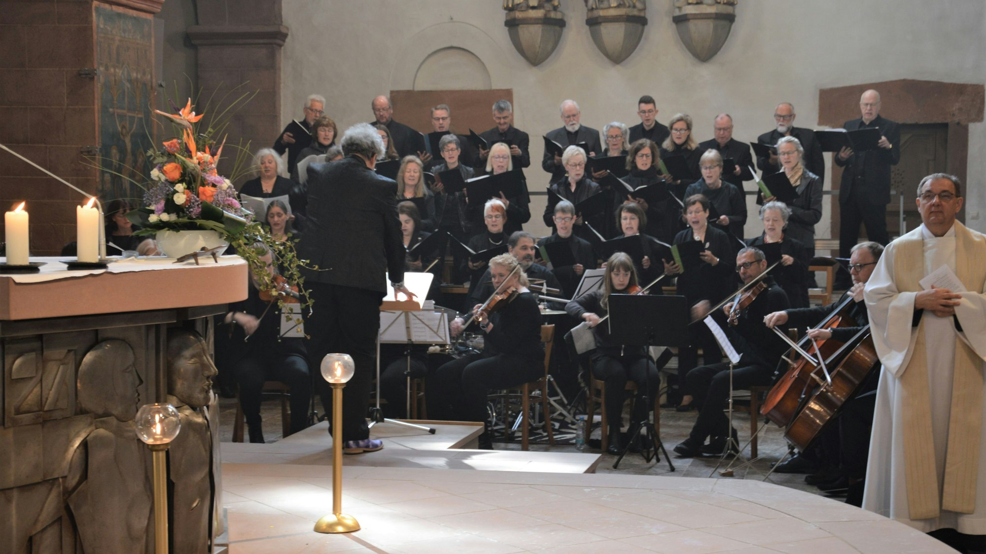Chor und Orchester an der Basilika Steinfeld musizierten in der Messe.