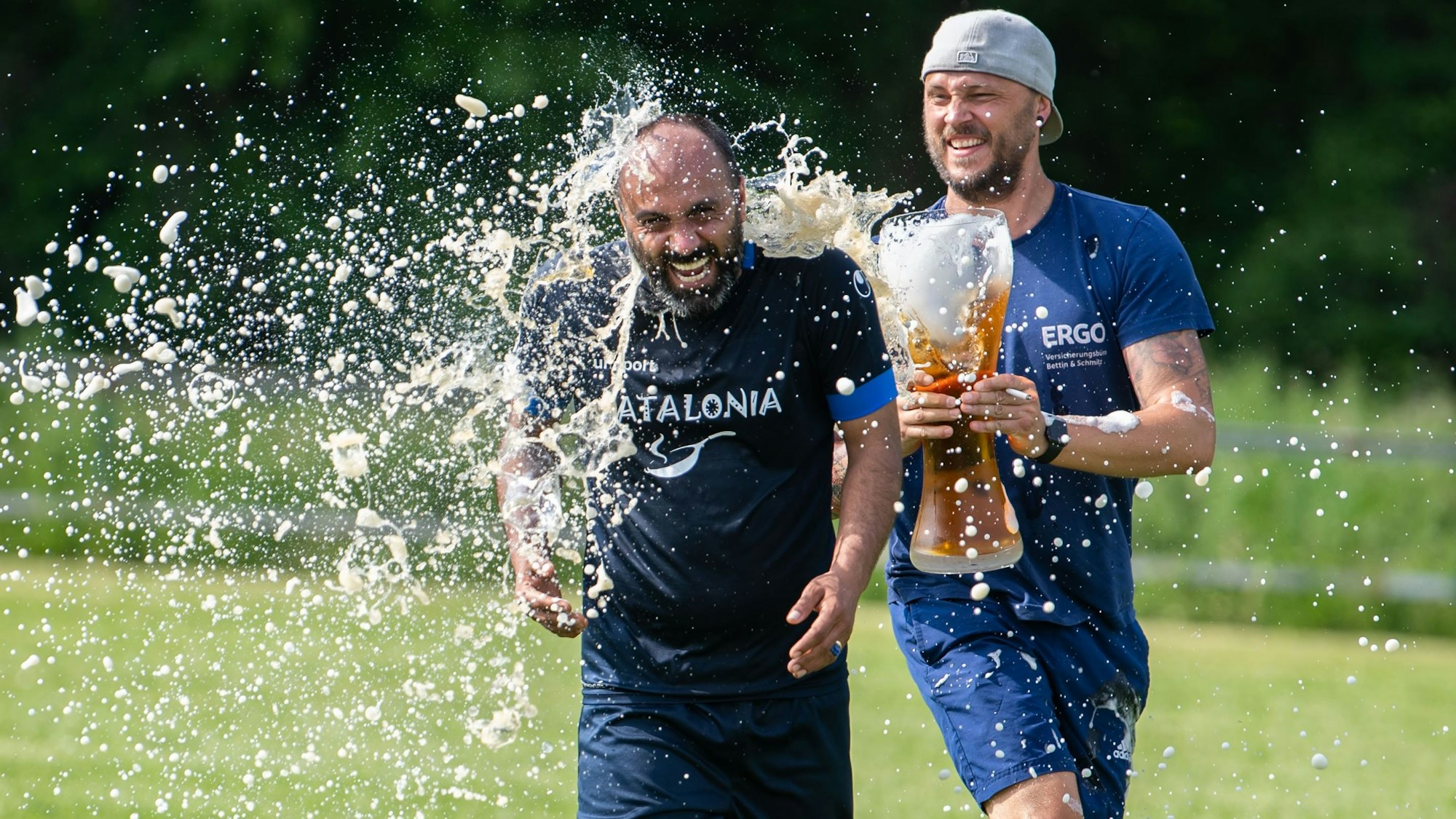 Der SV Bessenich II ist trotz der Niederlage gegen den VfL Niederelvenich/Mülheim-Wichterich aufgestiegen. Das wurde ausgiebig gefeiert.