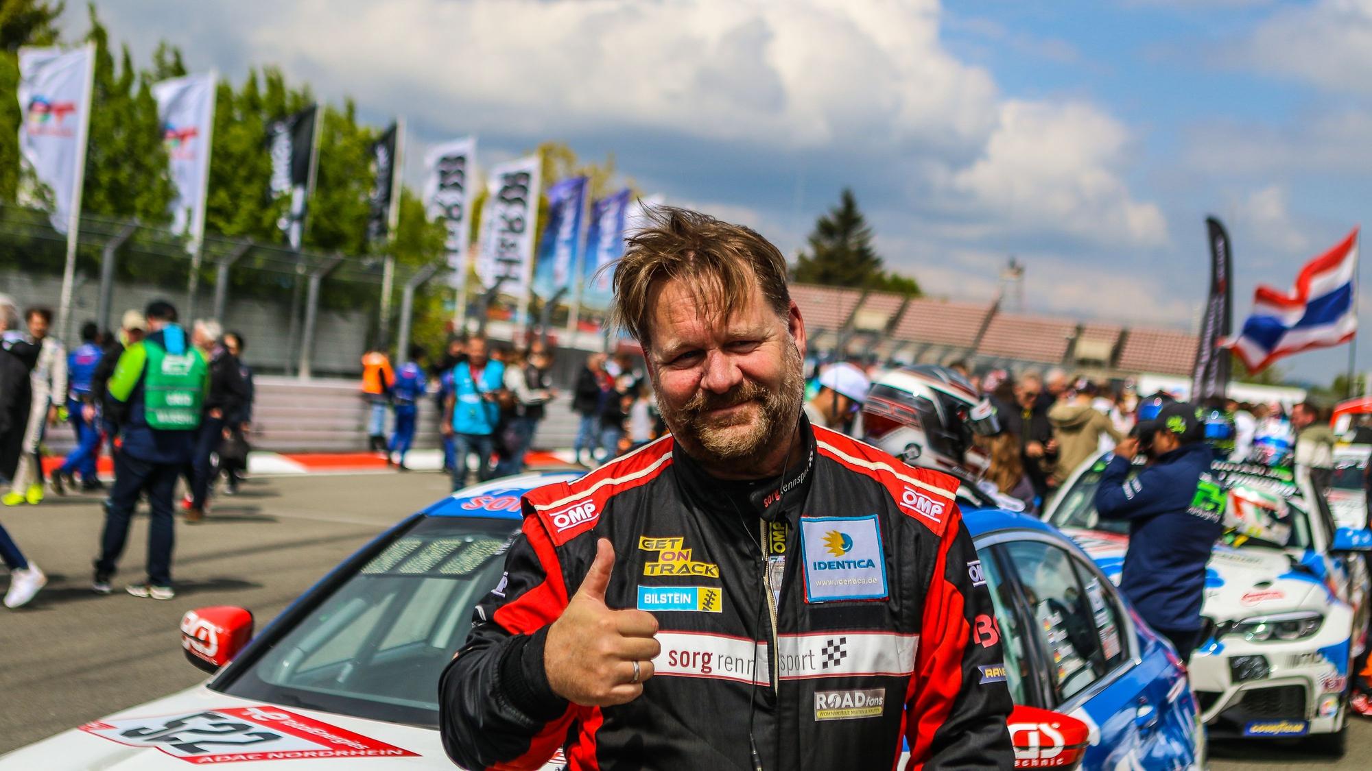 Fuhr mit dem BMW beim 24-Stunden-Rennen aufs Podest: der Weilerswister Björn Simon.