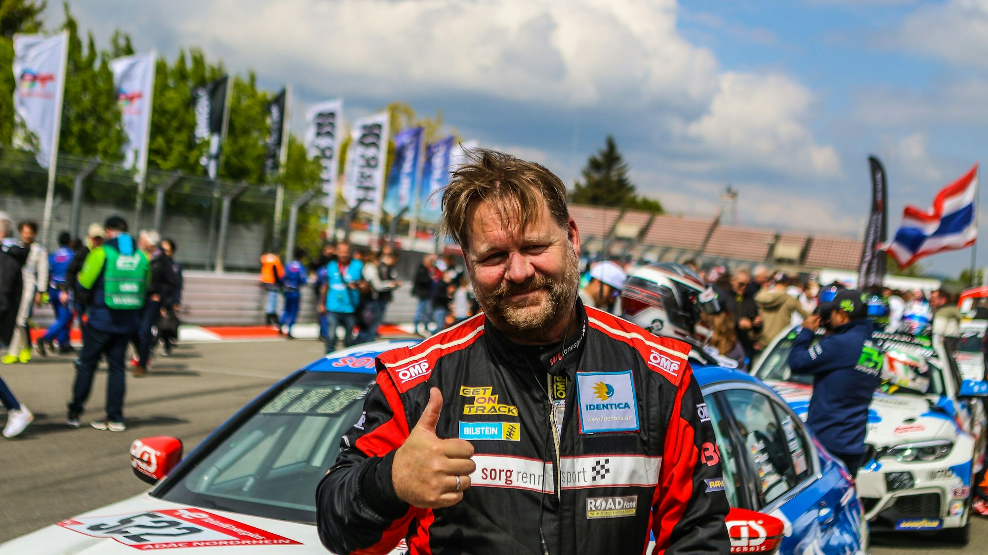 Fuhr mit dem BMW beim 24-Stunden-Rennen aufs Podest: der Weilerswister Björn Simon.