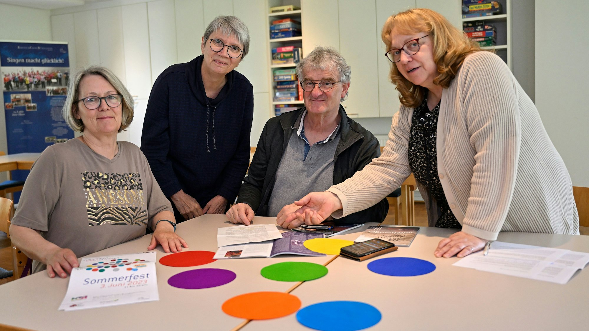 Irmgard Kargl, Christa Küppers, Willi Broich und Birgit Oberkötter aus dem Kernteam des Fluchtpunkts Kürten