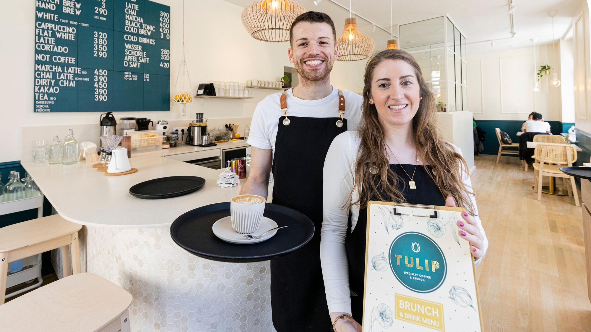 Kaffee auf höchstem Niveau. Im Tulip begrüßen Giandomenico Tirelli und Sandra Lanzerath die Kaffeegenießer .