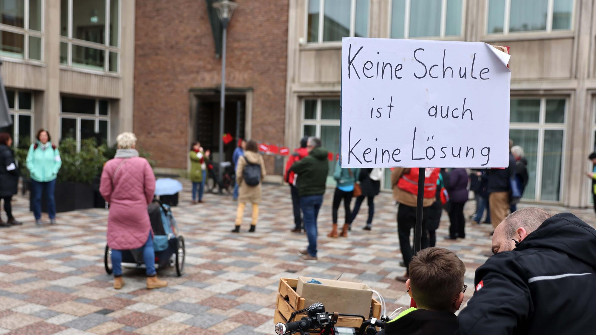 Mehrmals gab es in diesem Jahr Proteste von Eltern wegen fehlender Schulplätze in Köln.