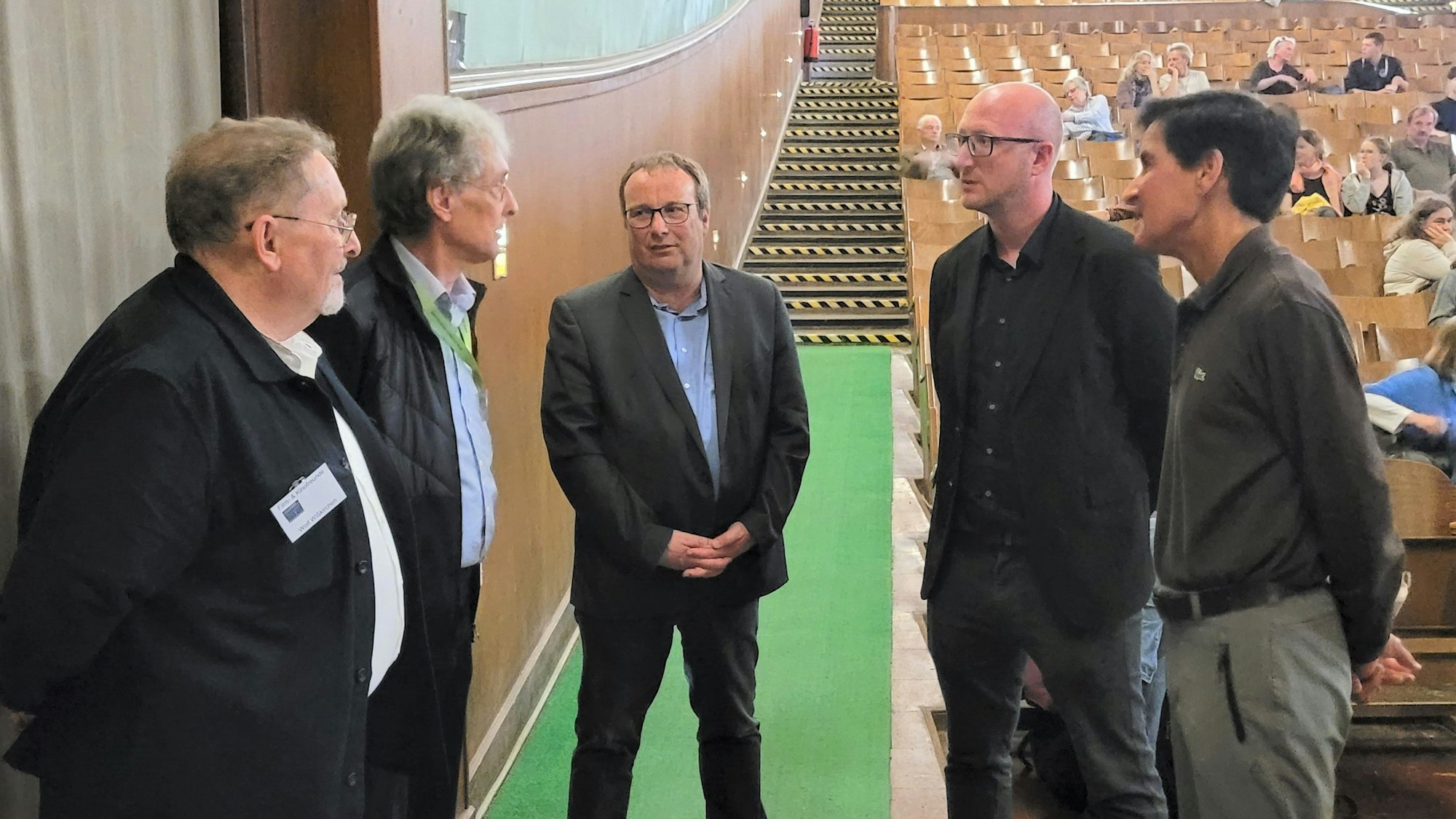 Naturfilmfestival Vogelsang. (v.r.) Thomas Kreyes, Ingo Pfennings, Oliver Krischer, Hans L. Wißkirchen, Wolfram Wißkirchen.