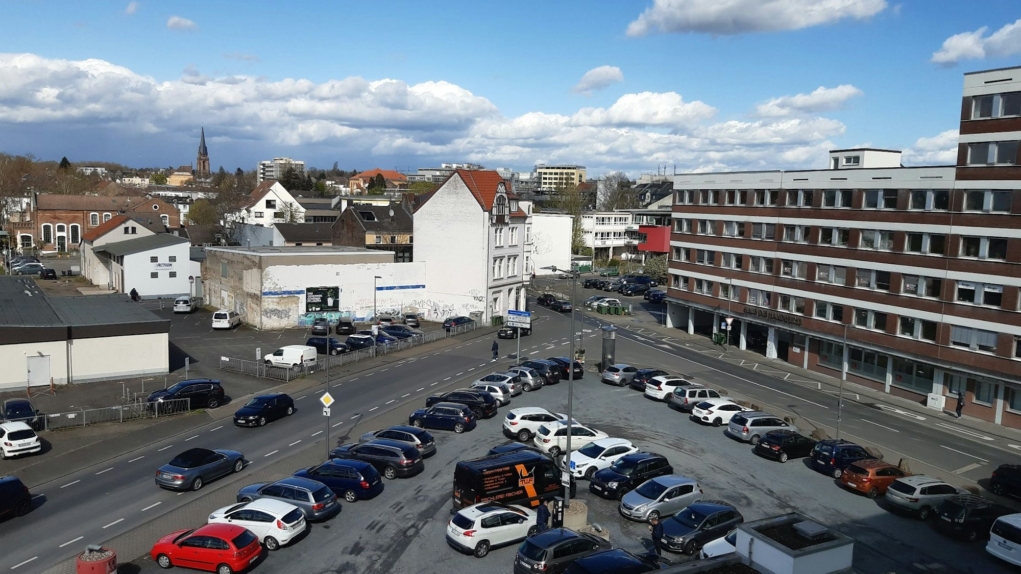 Es ist ein Teil des Haufelds zu sehen.