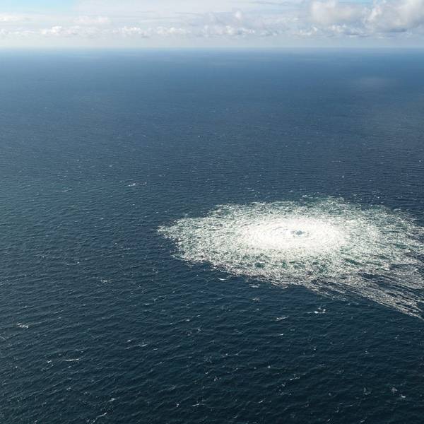 Das vom dänischen Verteidigungskommando zur Verfügung gestellte Foto zeigt das Nord Stream 2-Gasleck in der Nähe von Bornholm aus der Luft.