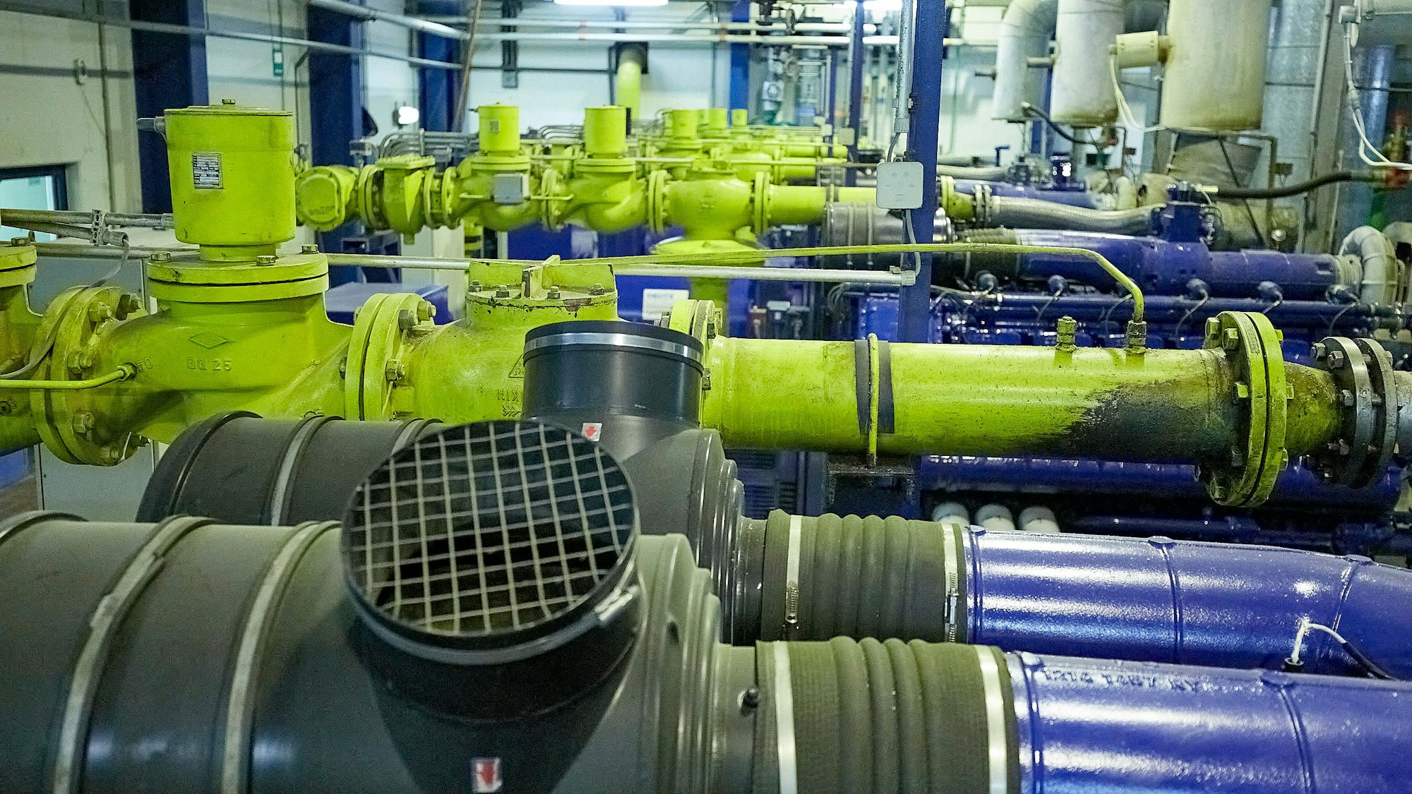 In der Verbrennungsanlage werden die Deponiegase verbrannt.