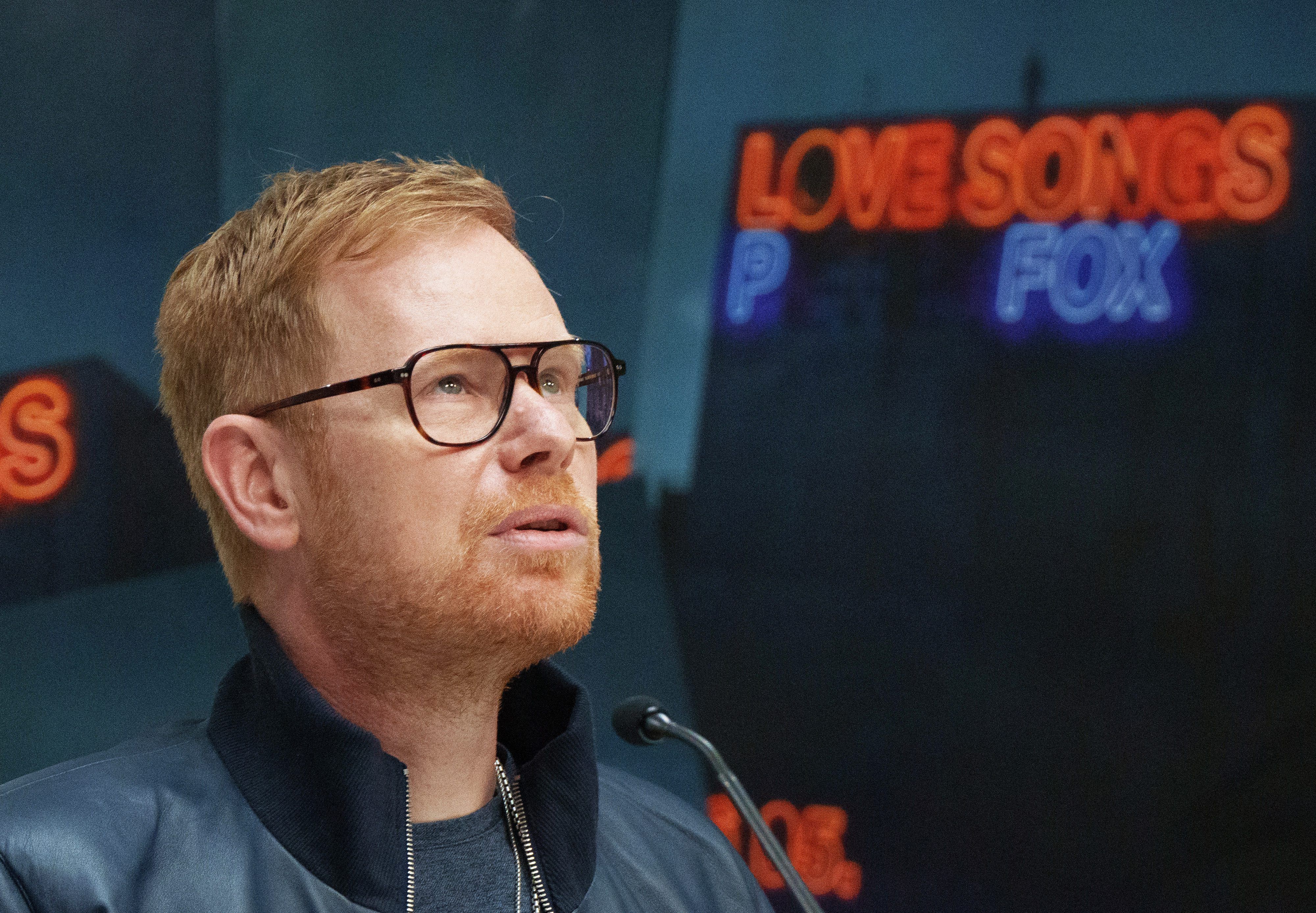 Der Sänger Peter Fox spricht während einer Pressekonferenz im Filmpark Babelsberg zu seinem zweiten Solo-Album „Love Songs“.
