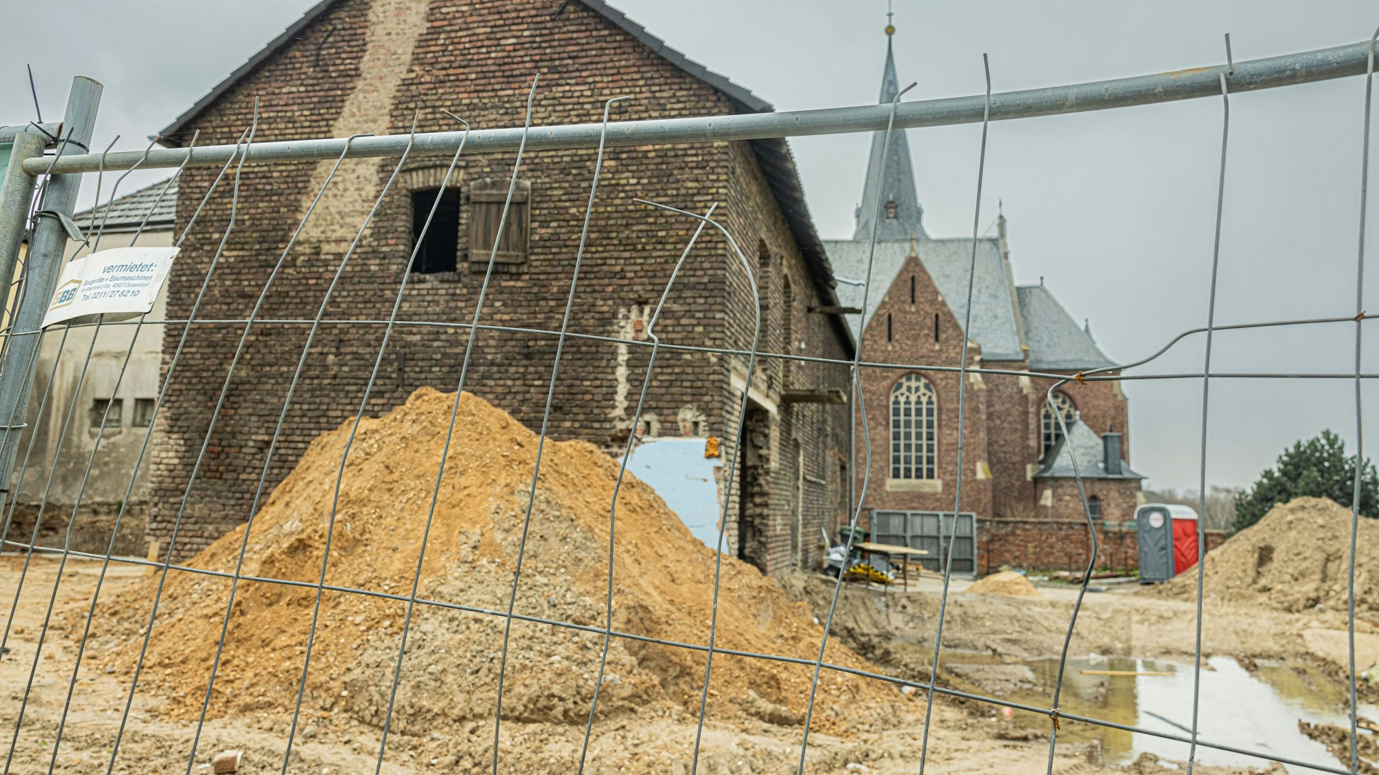 Der Hemmericher Ortskern beherbergt einige historische Gebäude, die „Eiche“ wurde aber nicht als denkmalwürdig eingestuft.