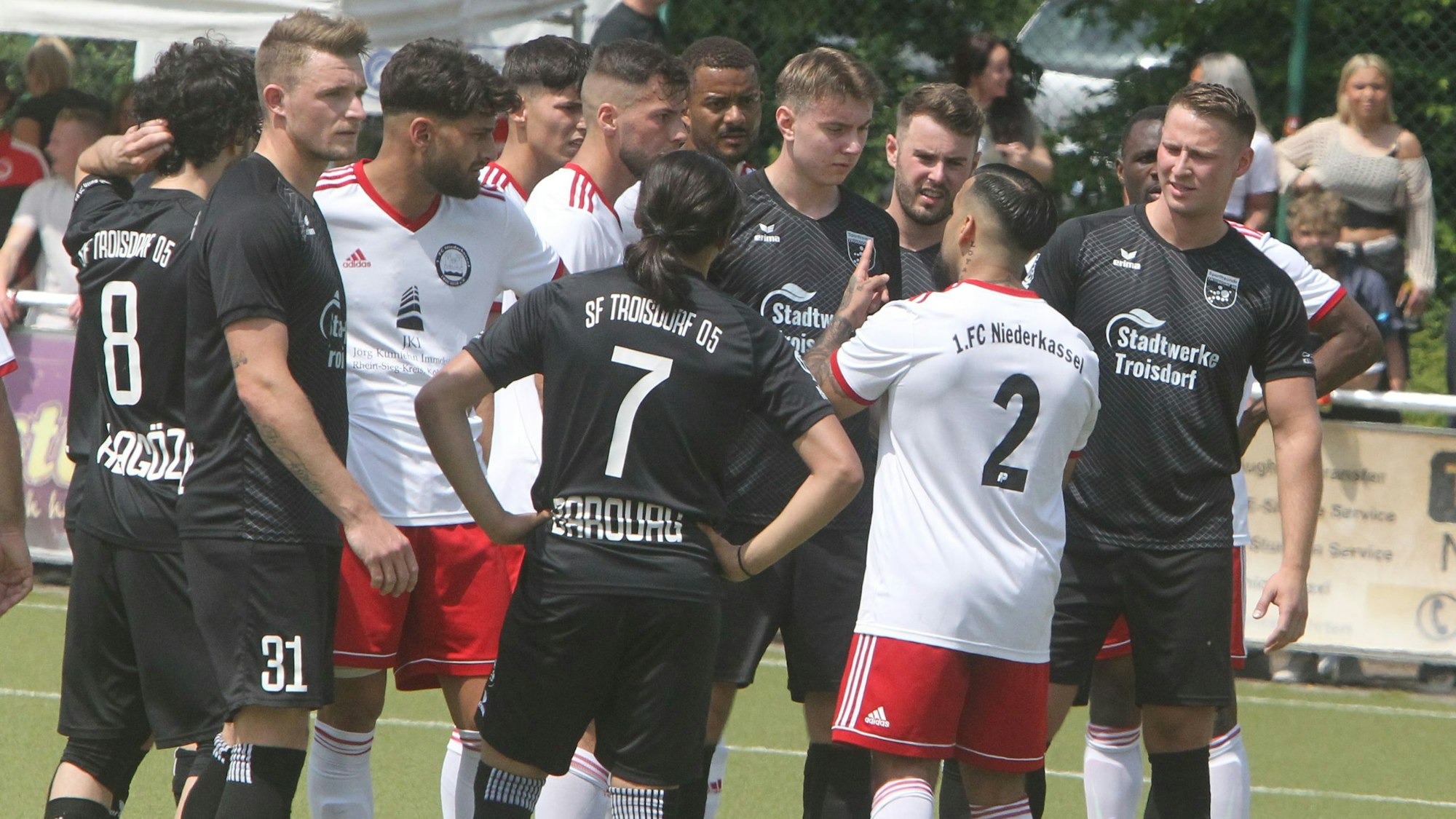 Spitzenspiel zwischen 1. FC Niederkassel II und den SF Troisdorf 05