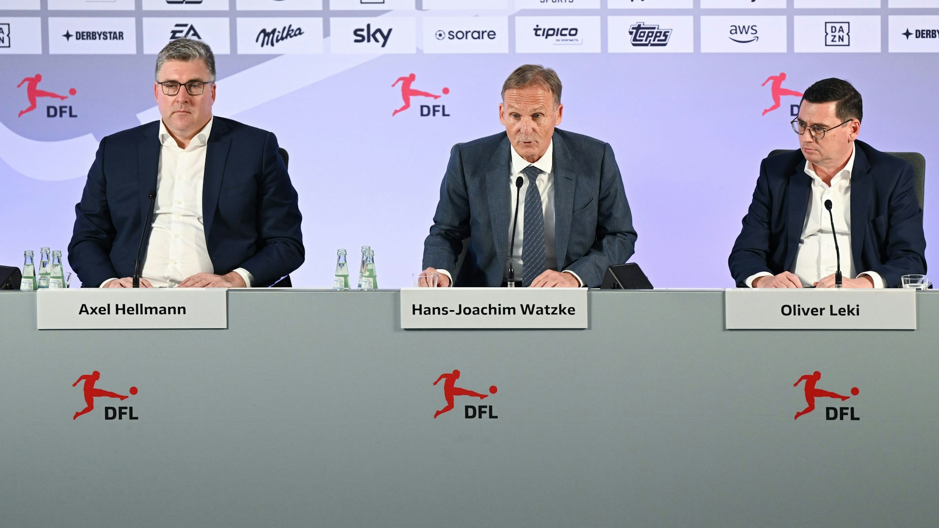 Axel Hellmann (l-r), Vorstandssprecher Eintracht Frankfurt und einer der beiden Geschäftsführer der DFL GmbH, Hans-Joachim Watzke, Geschäftsführer von Borussia Dortmund und DFL-Aufsichtsratsvorsitzender, und Oliver Leki, Finanzvorstand vom SC Freiburg und einer der beiden Geschäftsführer der DFL GmbH