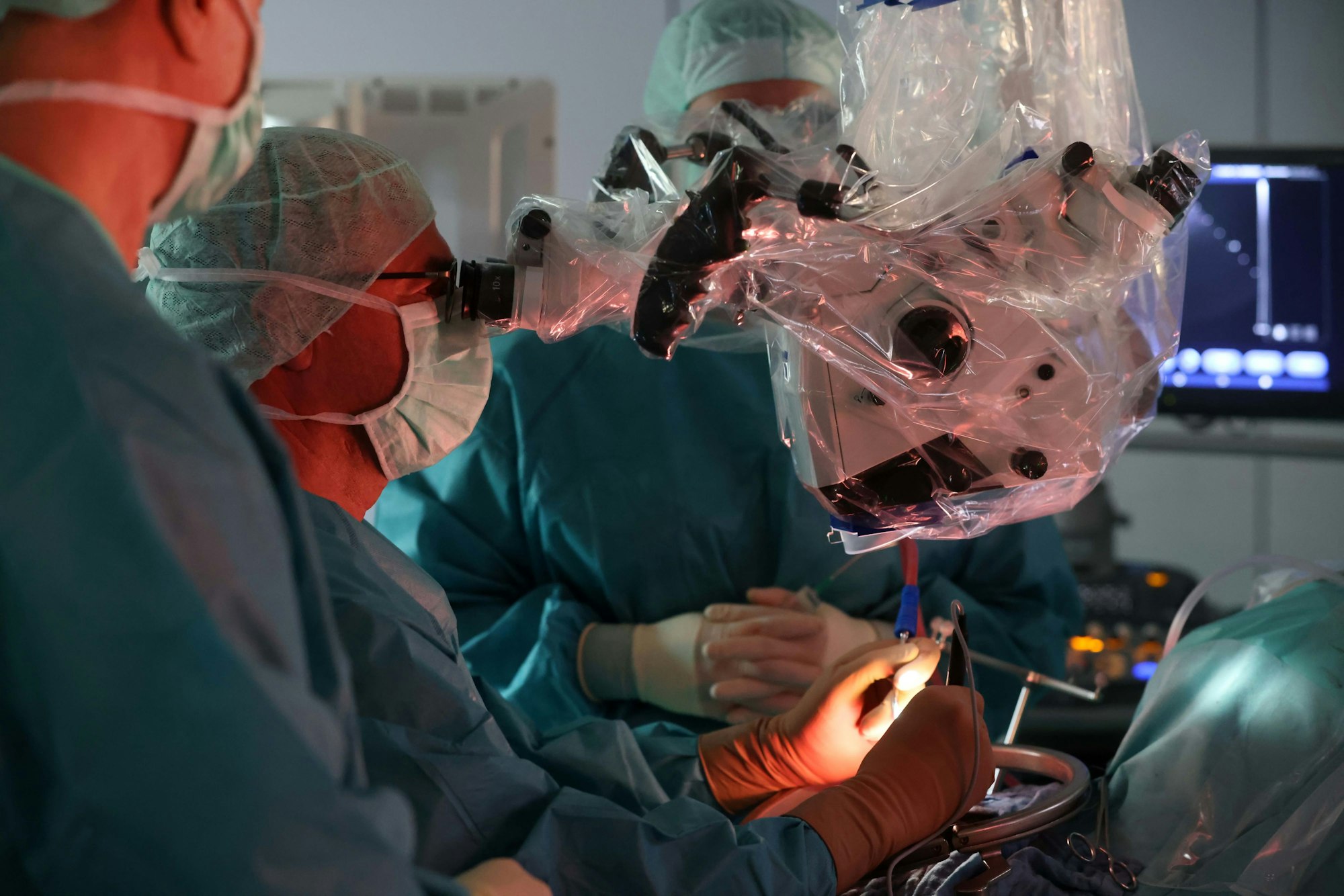 Das Mikroskop kostet etwa 750.000 Euro